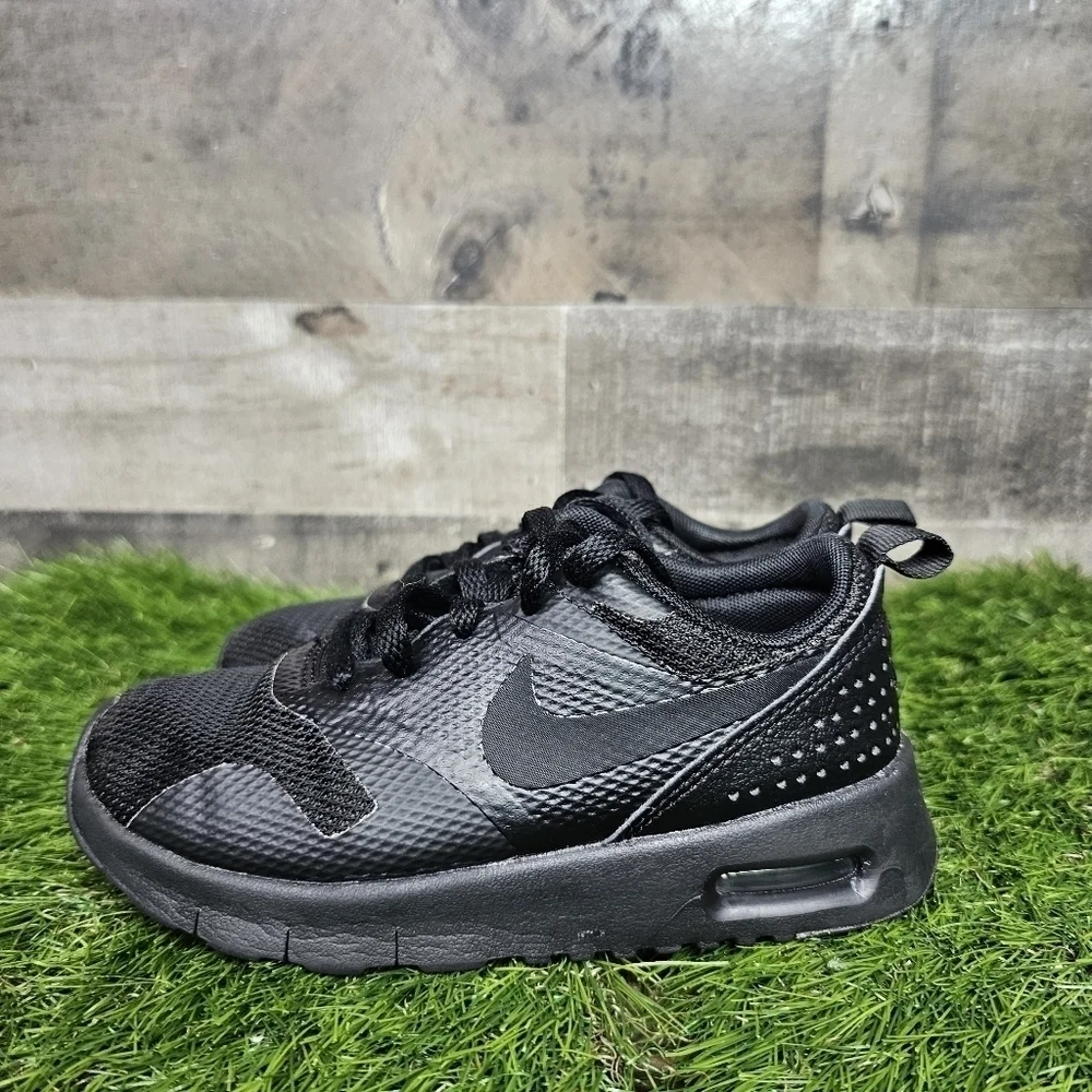 NIKE AIR MAX TAVAS TRIPLE BLACK TRAINERS
